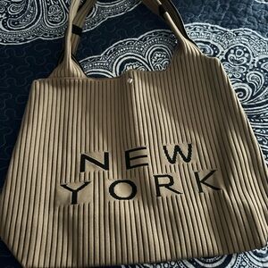NEW YORK Ribbed Tote Bag in Beige with Black Lettering